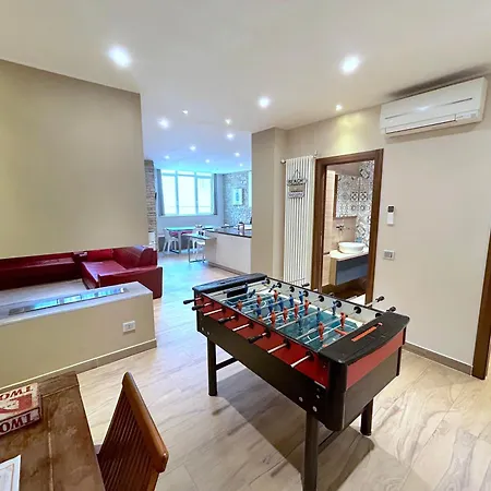 R39 Elegant With Private Parking Apartment