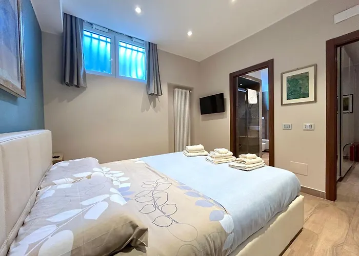 R39 Elegant With Private Parking * Milan