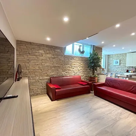 R39 Elegant With Private Parking Apartman