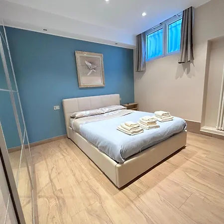 R39 Elegant With Private Parking Apartman *